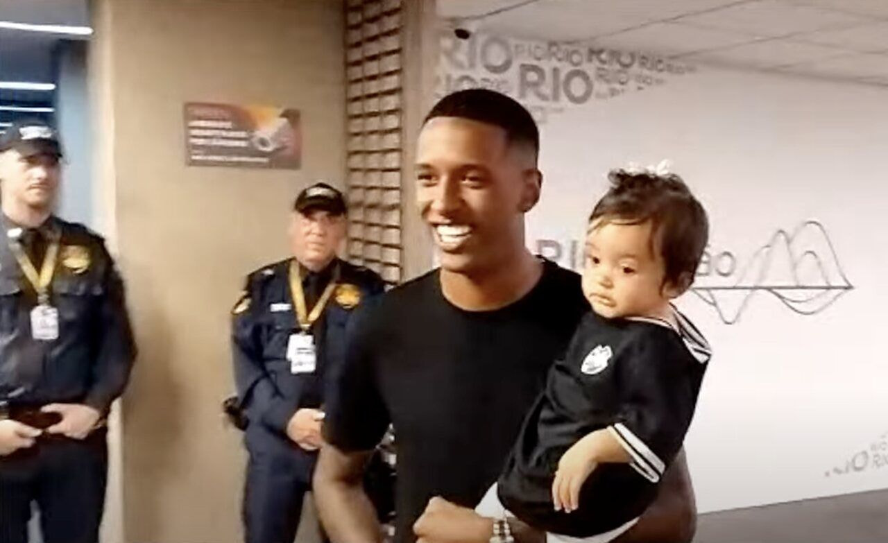 Imagem da noticia Robert Renan desembarca no RJ para fechar com o Vasco