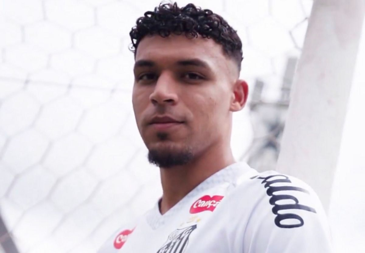 Imagem da noticia Santos oficializa a contratação de Victor Hugo, do Flamengo