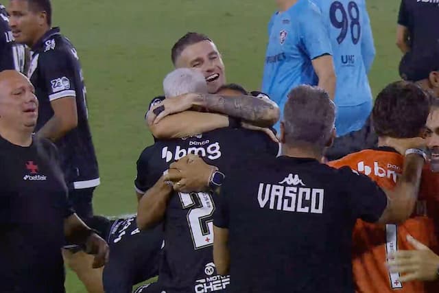 Vasco vence Fluminense nos pênaltis e pega o Corinthians na final da Copa do Brasil Vasco vence Fluminense nos pênaltis e pega o Corinthians na final da Copa do Brasil