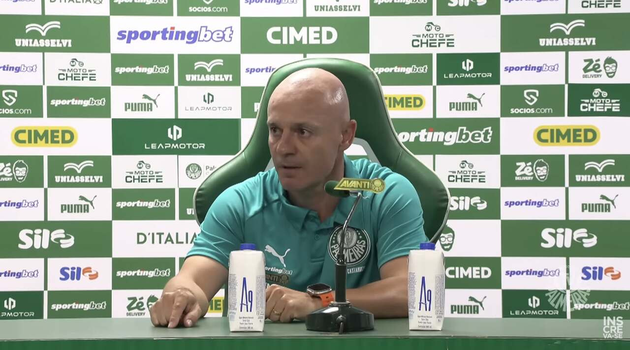 Imagem da noticia Auxiliar lamenta falta de "assertividade" e justifica mudanças no Palmeiras