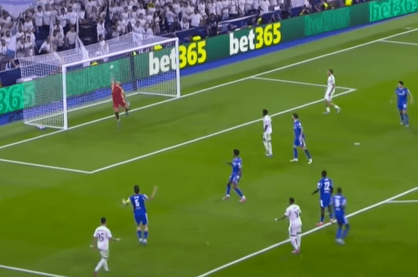 Imagem da noticia Mbappé acerta a trave e quase marca para o Real Madrid