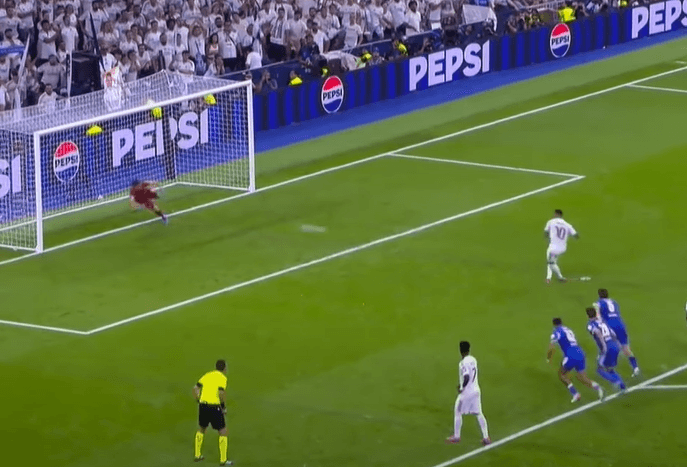 Imagem da noticia De pênalti, Mbappé vira para o Real Madrid em cima do Marseille na Champions