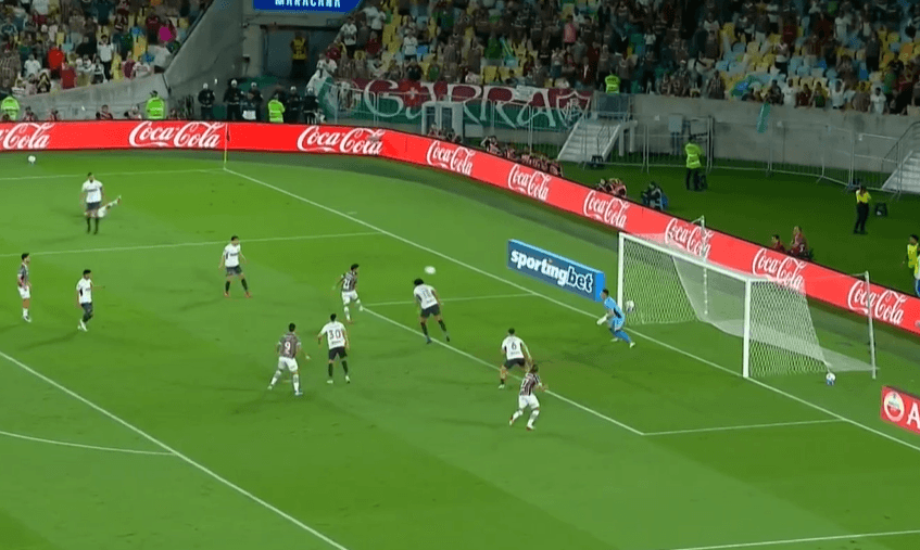 Imagem da noticia Acosta cabeceia com perigo e quase abre o placar para o Fluminense na Sul-Americana