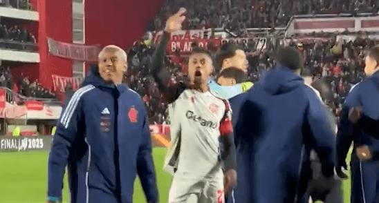 Imagem da noticia Conmebol investiga Bruno Henrique por gesto obsceno na Libertadores