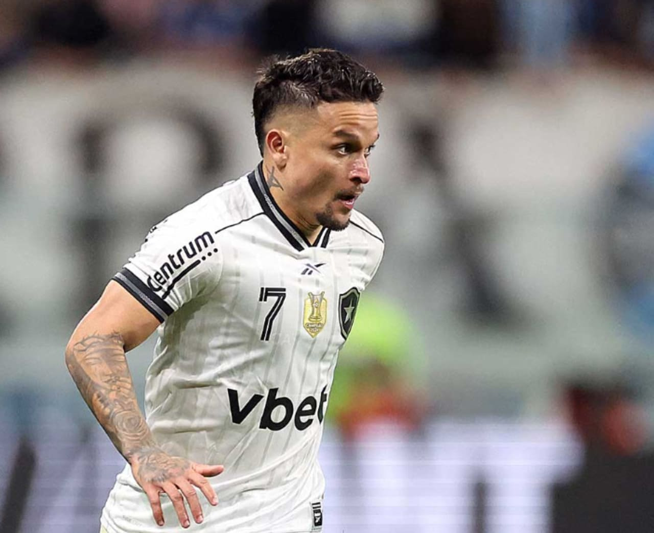 Imagem da noticia Artur comemora acerto com São Paulo: 'Uma das camisas mais pesadas do mundo"