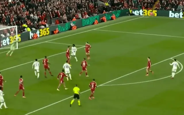 Que jogada! Bellingham quase abre o placar na Champions Que jogada! Bellingham quase abre o placar na Champions