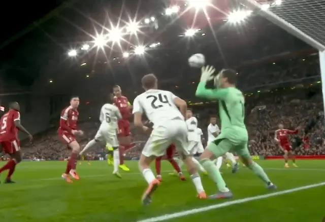 Courtois fechou o gol contra o Liverpool na Champions Courtois fechou o gol contra o Liverpool na Champions