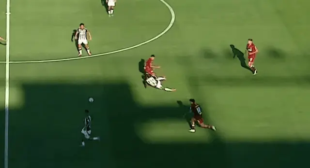 Tiago Leifert se revolta com arbitragem na final da Sula: "Péssimo" Tiago Leifert se revolta com arbitragem na final da Sula: "Péssimo"