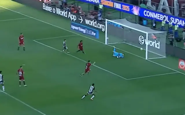 Dudu chuta de longe e goleiro salva o Lanús na final da Sula Dudu chuta de longe e goleiro salva o Lanús na final da Sula