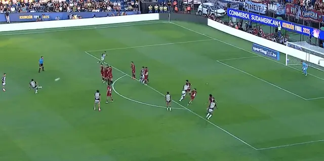 Boa chance! Hulk cobra falta venenosa na final da Sul-Americana Boa chance! Hulk cobra falta venenosa na final da Sul-Americana