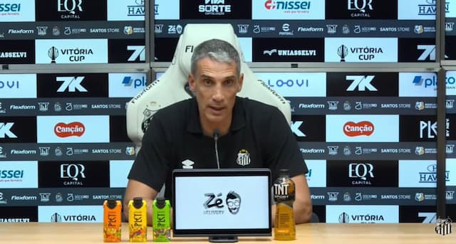 Vojvoda aliviado com o Santos seguindo na Série A: 'Vivemos momentos difíceis" Vojvoda aliviado com o Santos seguindo na Série A: 'Vivemos momentos difíceis"