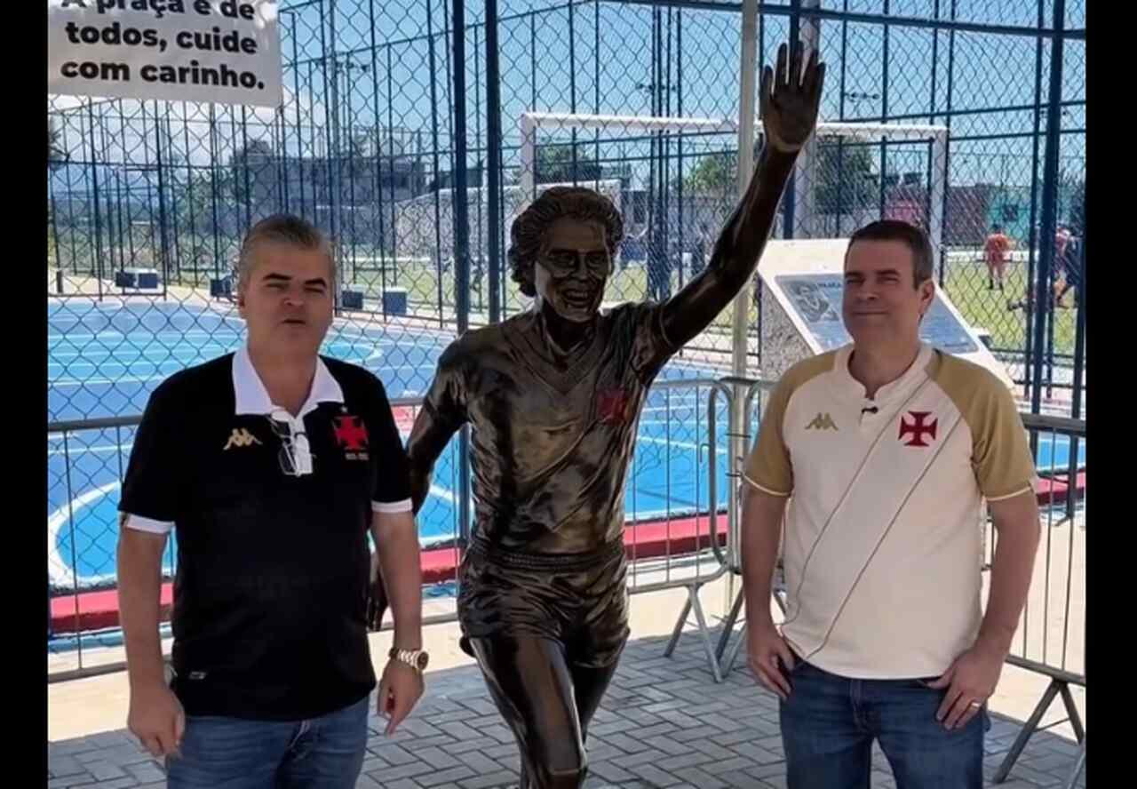 Imagem da noticia Roberto Dinamite é eternizado com estátua e nome de praça em sua cidade natal