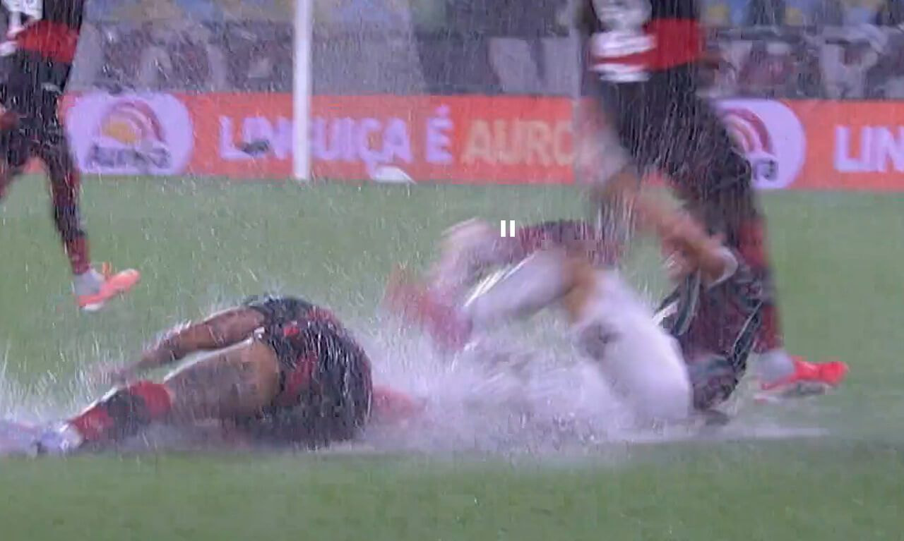 Imagem da noticia Fla-Flu paralisado por causa de forte chuva