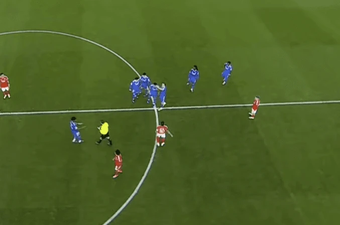 Imagem da noticia Benfica x Real Madrid é paralisado após acusação de racismo contra Vini Jr.