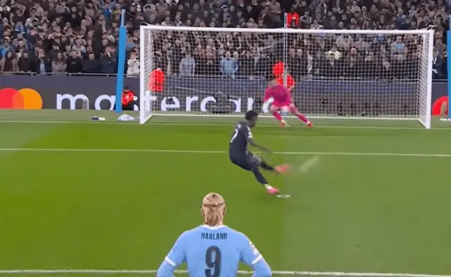 Gol do Vini Jr! Real Madrid abre o placar de pênalti contra o City Gol do Vini Jr! Real Madrid abre o placar de pênalti contra o City