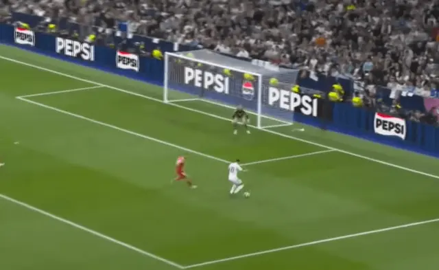 DEFESAÇA! Neuer pega chute perigoso de Mbappé DEFESAÇA! Neuer pega chute perigoso de Mbappé