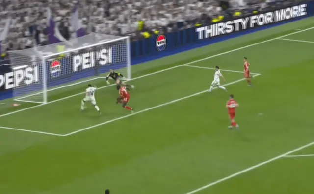 GOL! Mbappé aproveita cruzamento e diminui para o Real Madrid GOL! Mbappé aproveita cruzamento e diminui para o Real Madrid