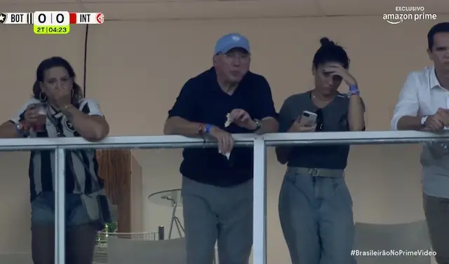 Disfarçado, Textor acompanha Botafogo x Internacional Disfarçado, Textor acompanha Botafogo x Internacional