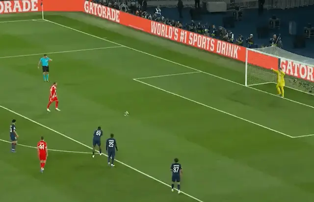 GOL DO BAYERN! Kane converte pênalti e coloca clube alemão em vantagem GOL DO BAYERN! Kane converte pênalti e coloca clube alemão em vantagem