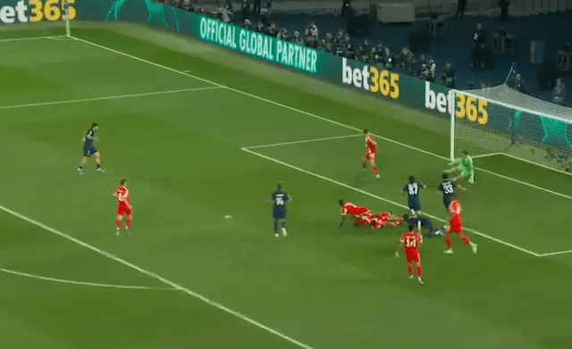 Kvaratskhelia marca o segundo gol na partida e amplia a vantagem do PSG Kvaratskhelia marca o segundo gol na partida e amplia a vantagem do PSG