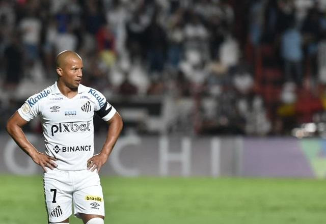 Imagem da noticia Carlos Sánchez rescinde com o Santos e é anunciado no Peñarol