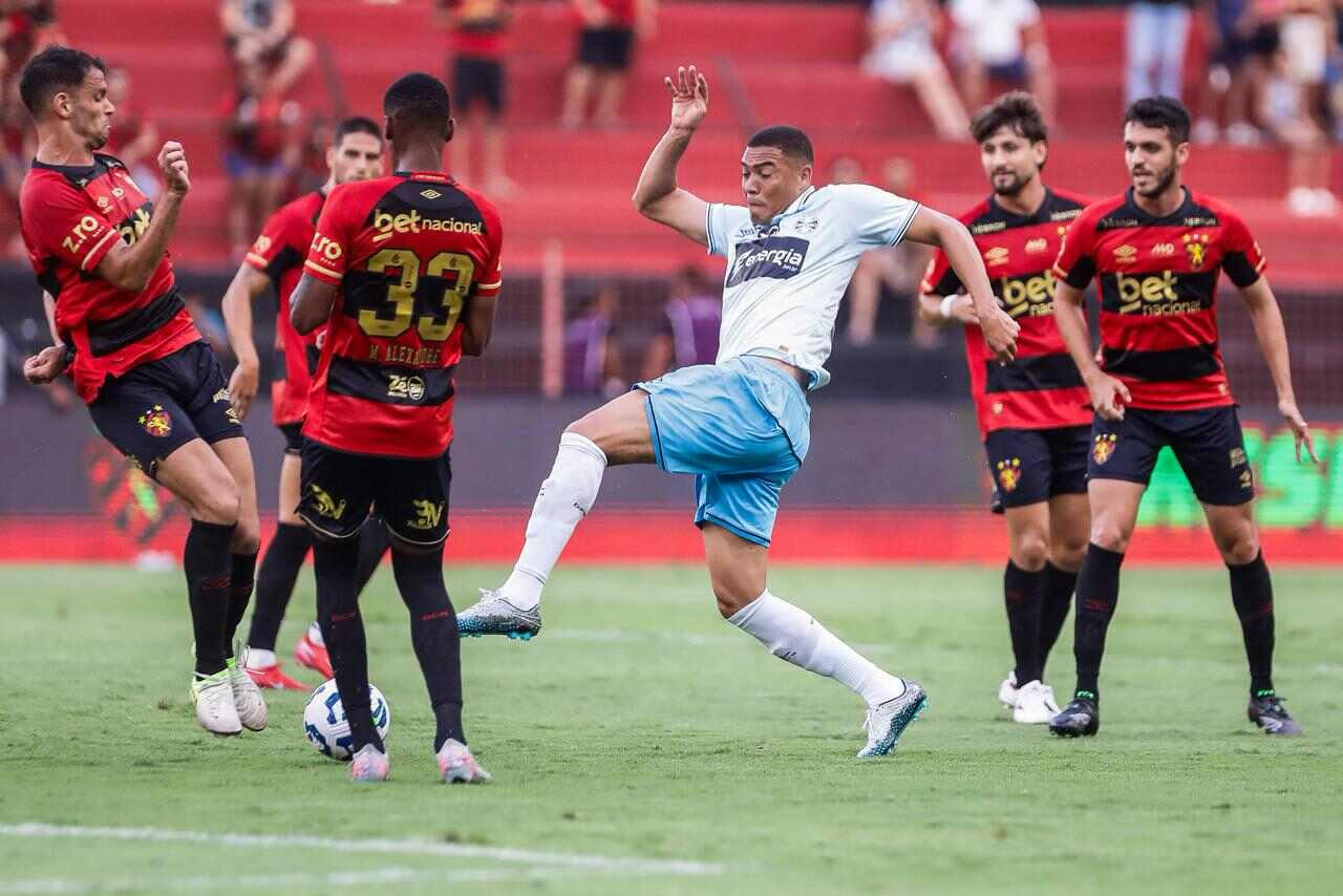 Imagem da noticia Grêmio goleia rebaixado Sport na Ilha do Retiro e se garante na Sul-Americana
