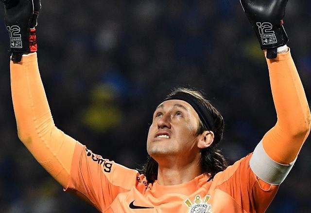 Imagem da noticia Cássio vai de ameaçado de morte a herói da classificação do Corinthians em três meses
