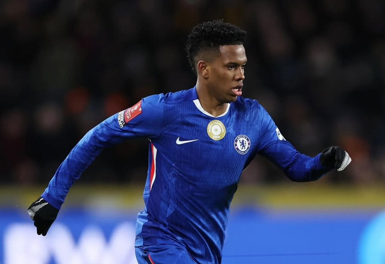 Imagem da noticia Chelsea desaprova decisão de Estêvão de tratar lesão no Brasil
