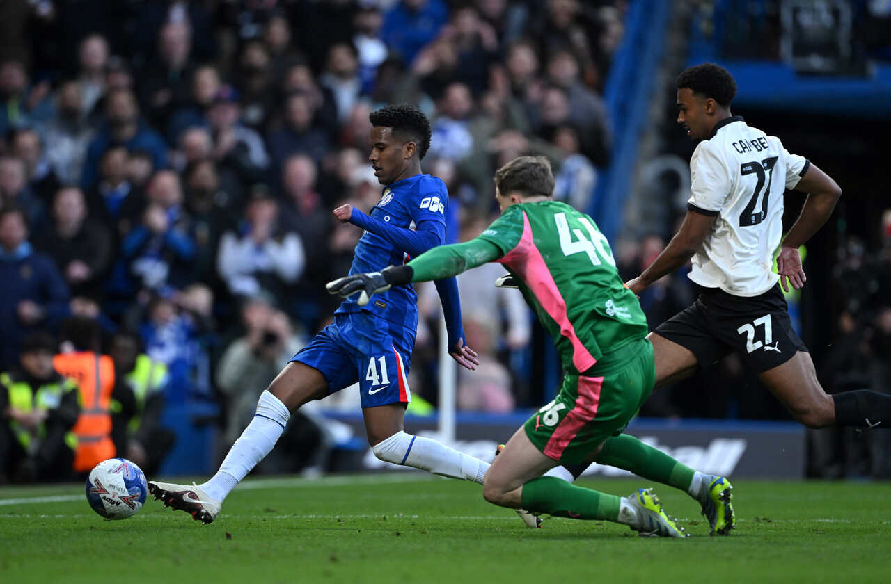 Imagem da noticia Técnico do Chelsea se derrete por Estêvão