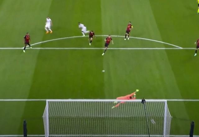 Imagem da noticia GOLAÇO! Vinícius Jr emenda chute forte e abre placar para o Real Madrid!