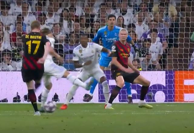 Imagem da noticia QUE GOL! De Bruyne solta pancada e empata para o Manchester City
