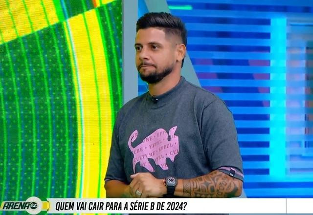 Imagem da noticia Cicinho afirma que Corinthians e Cruzeiro serão rebaixados à Série B