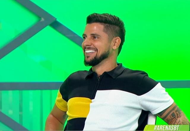 Imagem da noticia "Leila Pereira fez certo, valorizou o dinheiro do Palmeiras", opina Cicinho