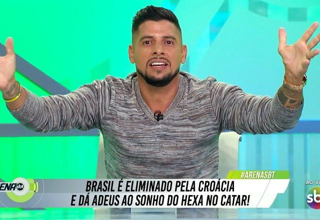 Imagem da noticia Cicinho lamenta eliminação na Copa: "Essa ferida não fecha nunca mais"