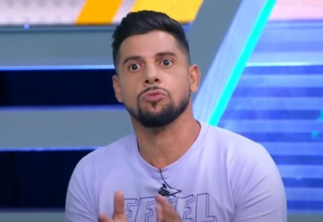 Imagem da noticia Com Palmeiras na liderança, Cicinho crava: "Botafogo será campeão brasileiro"