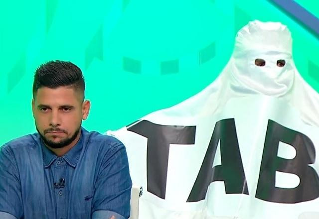 Imagem da noticia Cicinho rebate: "Tabu? Time pequeno tem que se contentar com isso"