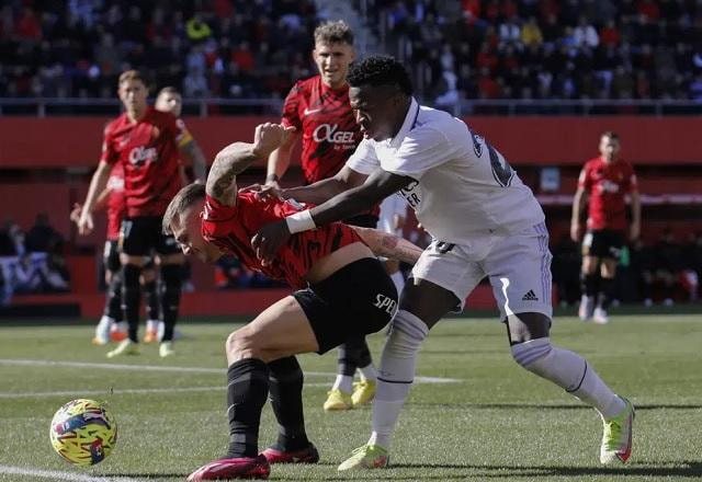 Imagem da noticia Mallorca expulsa do quadro de sócios torcedor racista que ofendeu Vini Jr