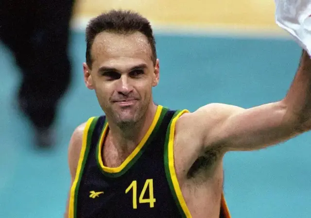 Clubes brasileiros prestam homenagens a Oscar Schmidt Clubes brasileiros prestam homenagens a Oscar Schmidt