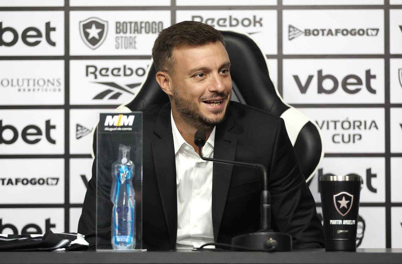 Imagem da noticia Novo treinador, Anselmi planeja um Botafogo com "essência"
