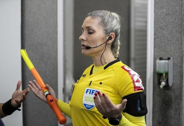 Imagem da noticia Com brasileira, Copa terá primeiro trio de arbitragem feminino da história