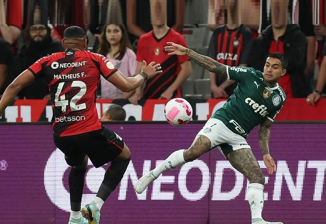 Imagem da noticia Com dois de Endrick, Palmeiras vira sobre Athletico-PR e pode ser campeão