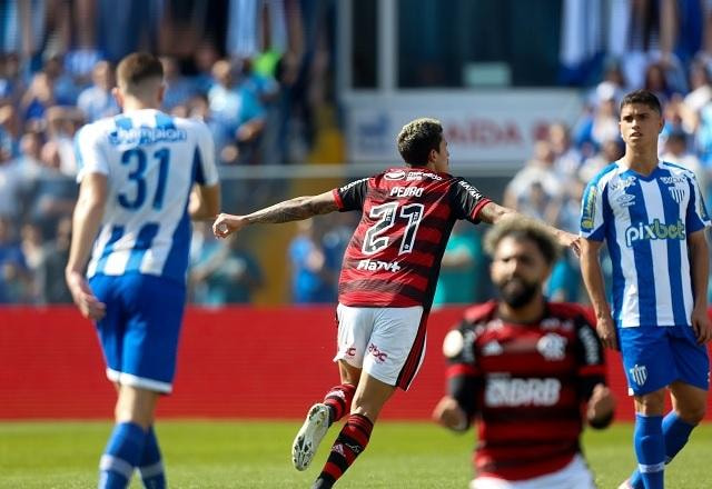 Imagem da noticia Com dois de Pedro, Flamengo busca virada sobre o Avaí e cola no G4