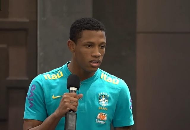 Imagem da noticia Com pagode e "dancinha", Danilo e Gabriel Magalhães passam por trote na seleção