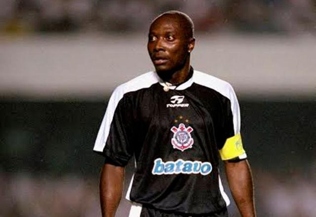 Imagem da noticia Clubes e ex-jogadores lamentam morte de Freddy Rincón