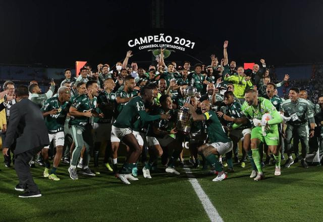 Imagem da noticia Tri seguido da Libertadores? Palmeiras tenta feito que só dois argentinos conseguiram