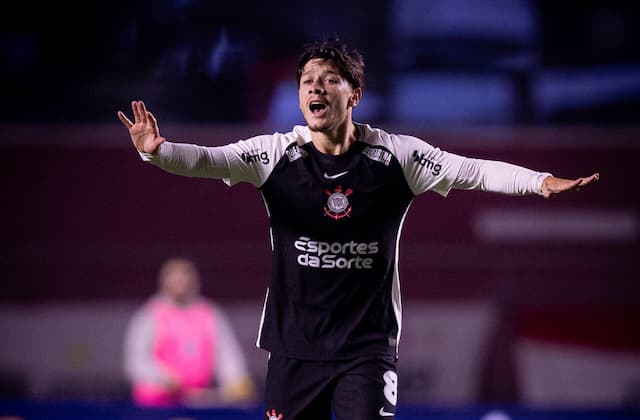 Garro leva cartão amarelo e desfalca o Corinthians contra o São Paulo Garro leva cartão amarelo e desfalca o Corinthians contra o São Paulo