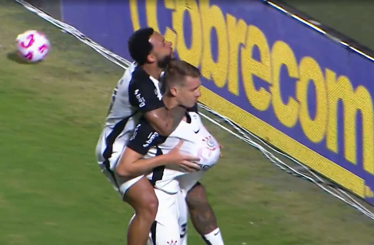 Imagem da noticia Corinthians vence o Vitória com um a menos e gol nos minutos finais
