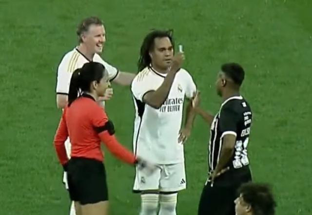 Imagem da noticia Teve caneta! Edílson e Karembeu relembram lance épico do Mundial de 2000; veja
