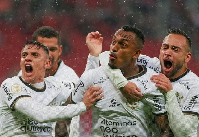 Imagem da noticia Corinthians larga atrás, mas busca empate com o Inter no Beira-Rio