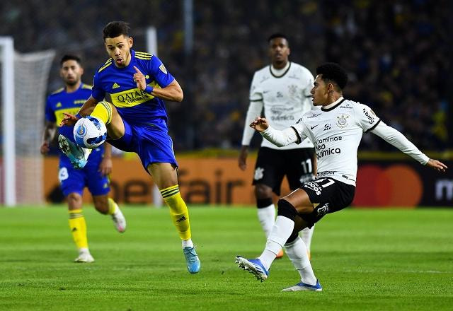 Imagem da noticia Com um a menos, Corinthians segura empate com o Boca Juniors na Bombonera
